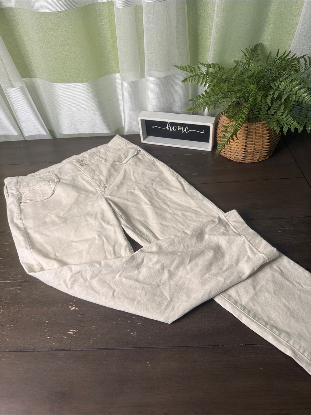 White House Black Market Straight-Leg Jeans in Off-White/Cream